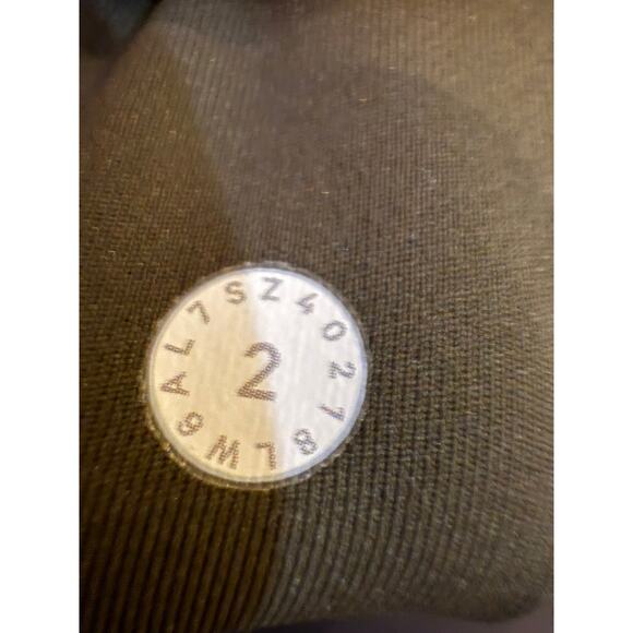 Lululemon D34 Speed Up Crop 21″ – Olive Green, Size 2 - Picture 7 of 7